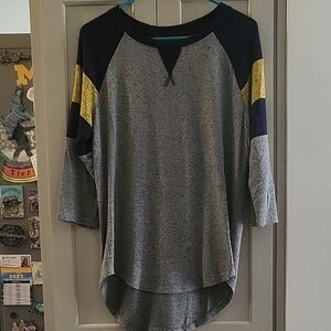 24/7 Maurices Heather Gray, Navy, and Yellow Top